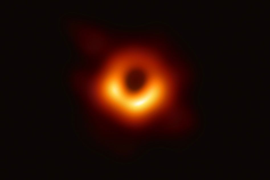 Buraco negrom em M87 com dados do EHT e Alma